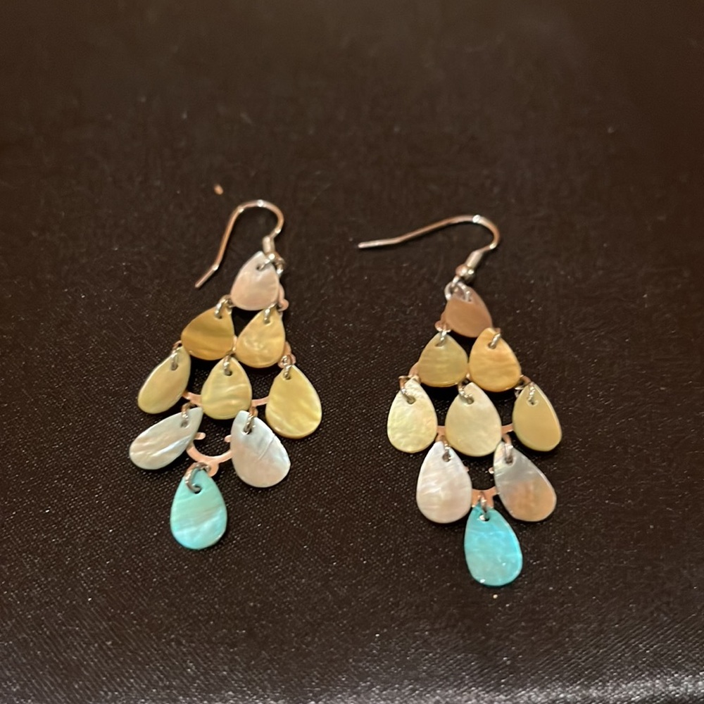 Pretty Dangle Earrings
